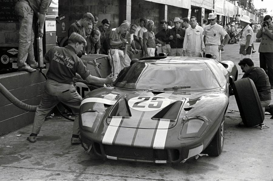  Ford GT40 (Mk I) 1965 года  (фото 29 из 66)
